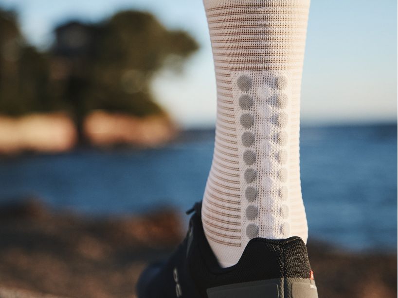 PRO RACING SOCKS V4.0 RUN HIGH - WHITE/ALLOY